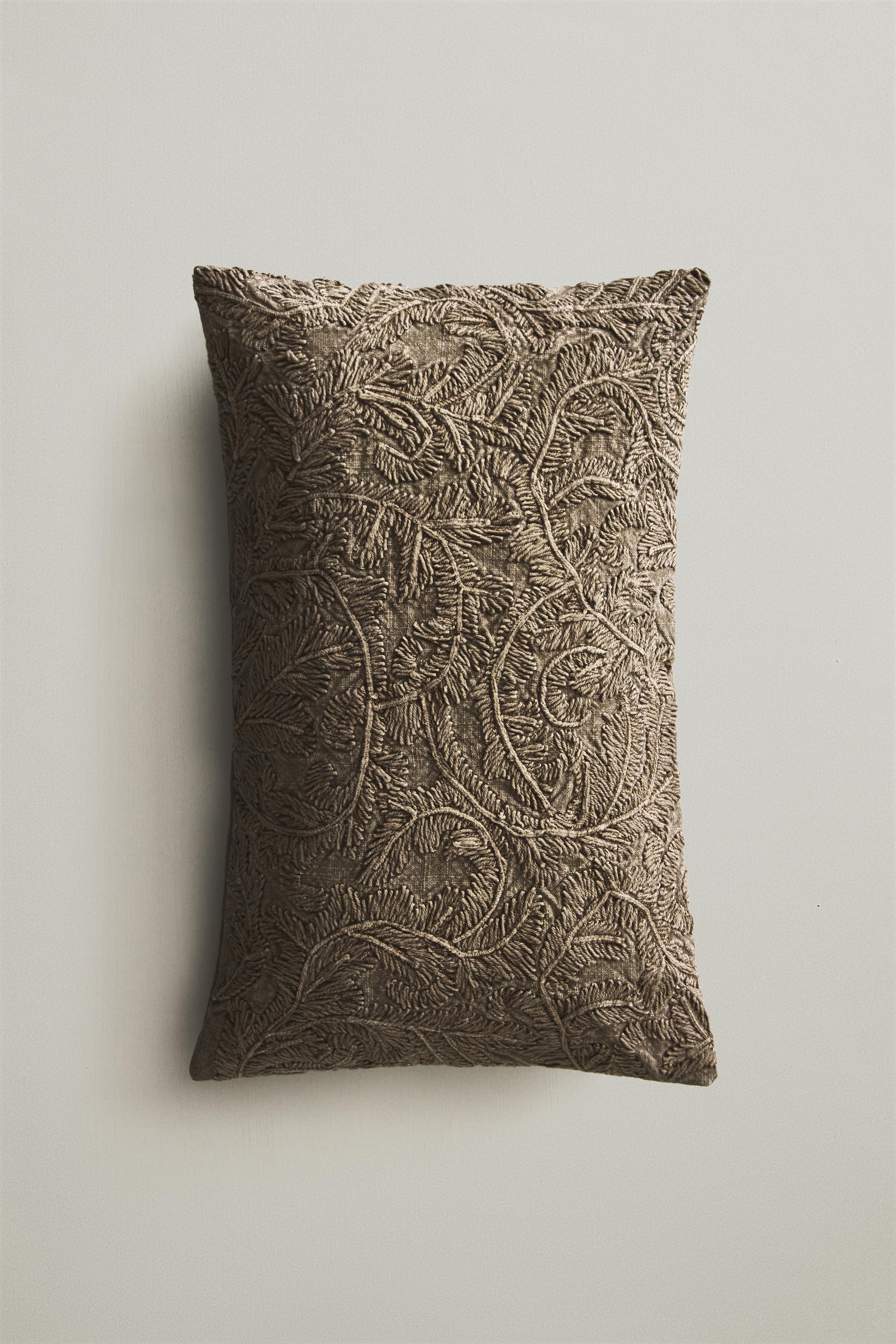 HOUSSE DE COUSSIN BRODÉE